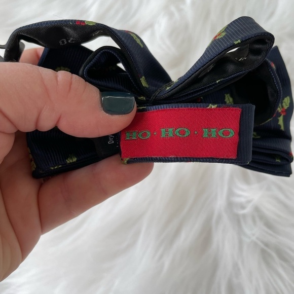 Men’s Christmas Bow tie - Picture 3 of 4